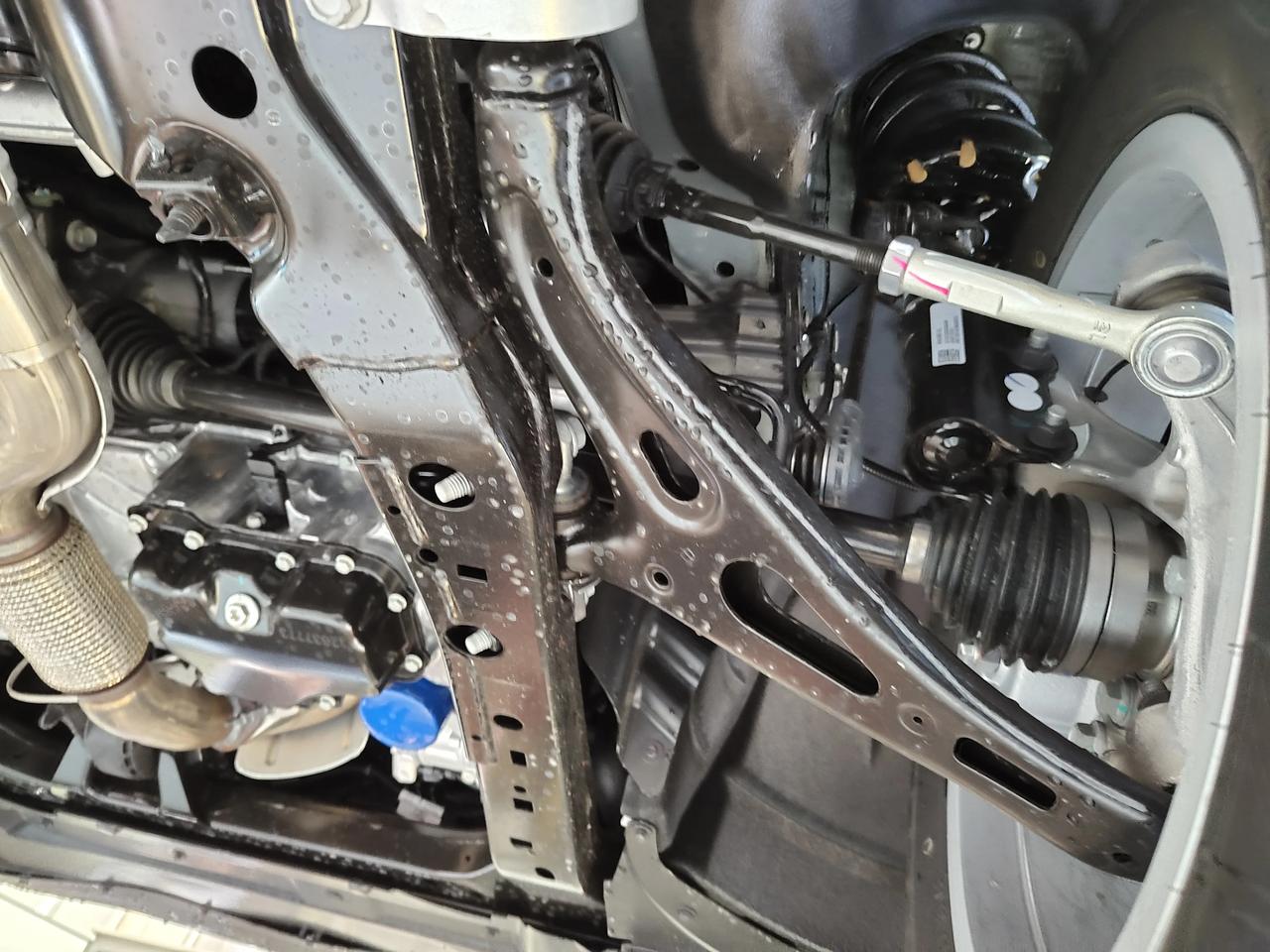 昂科威来一组昂科威的底盘图共各位看官点评