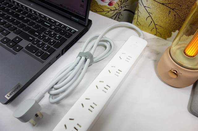 科技为硬件赋能，小米智能插线板2为安全赋能