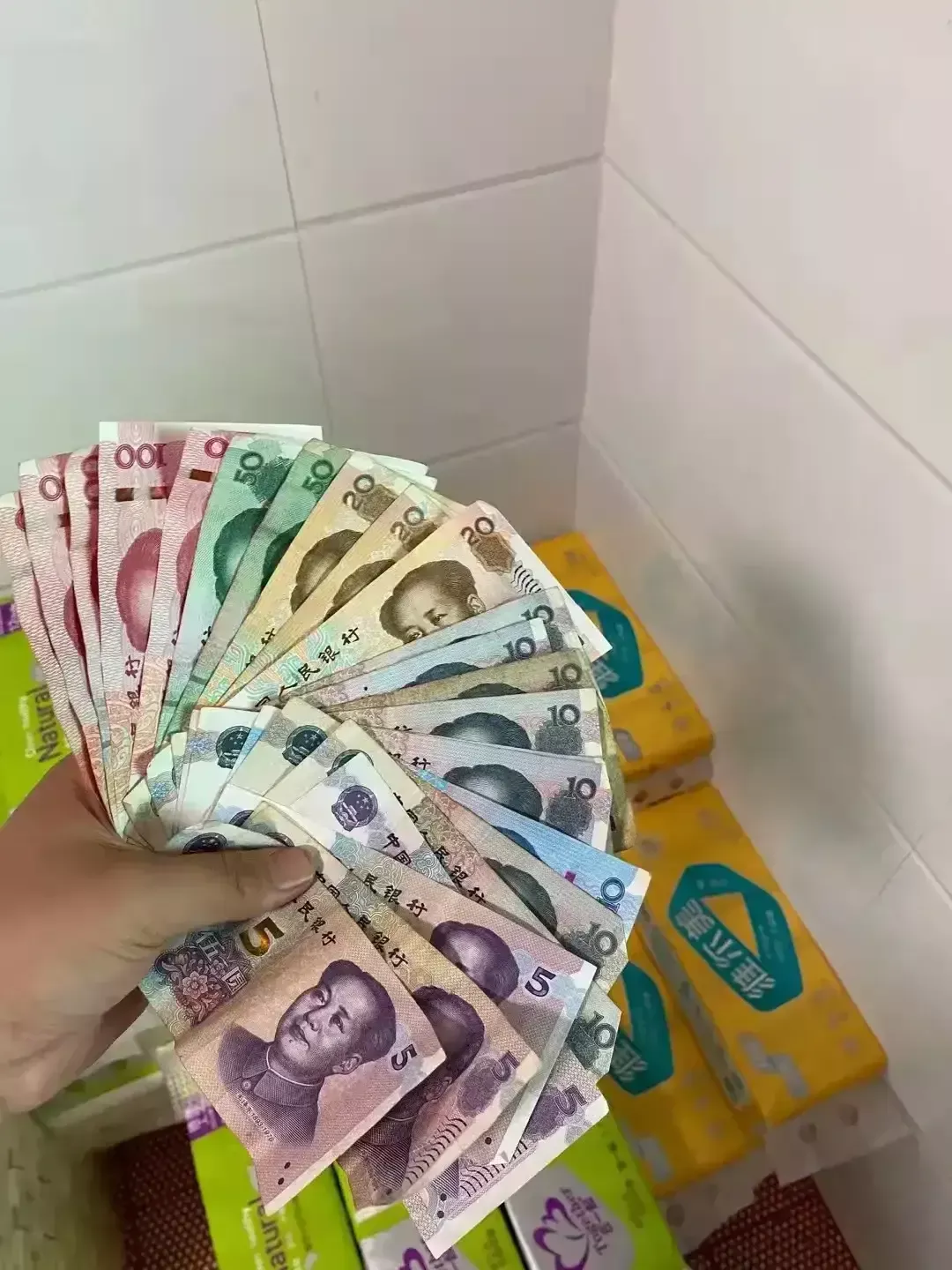 女人不偷不抢靠自己身体赚钱