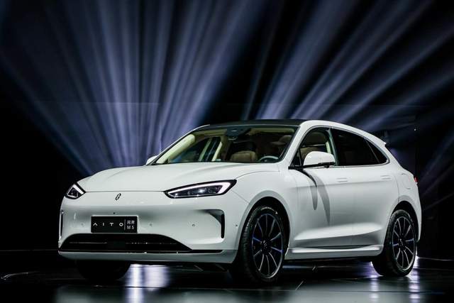 产品力瞄准model y,问界m5 ev补足华为造车"最后拼图"-爱卡汽车爱咖号