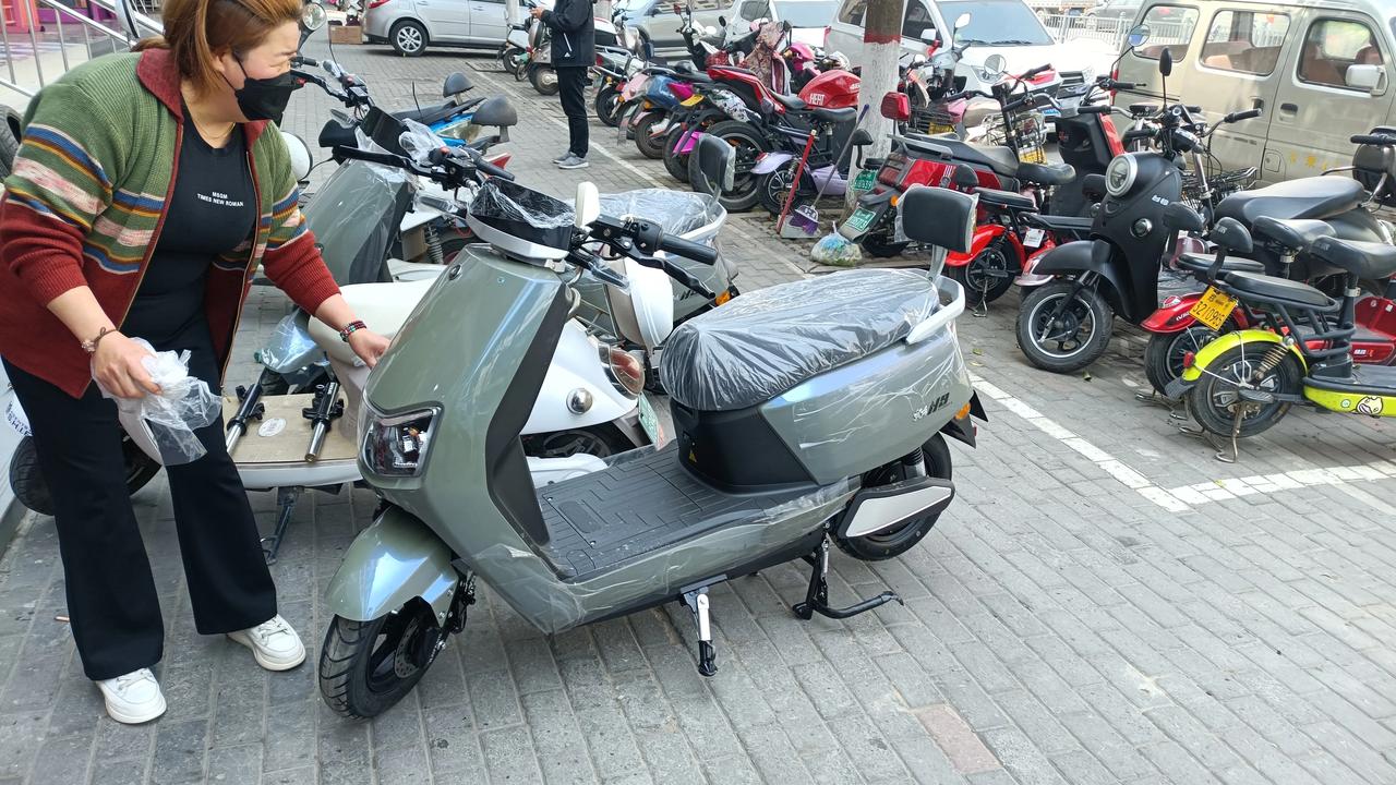 郑州头条##电动车#今天又过来看电动车了,这次购买的电动车