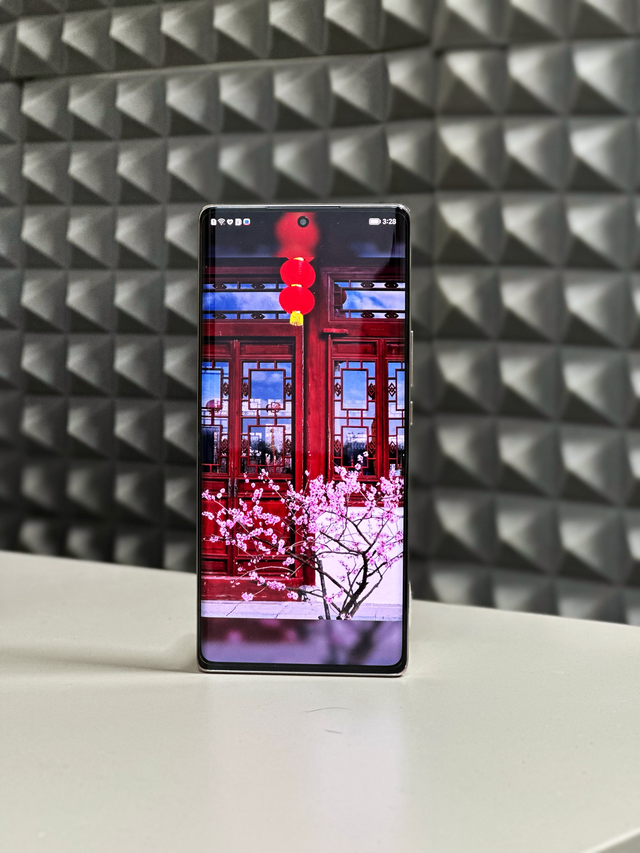 荣耀 80SE引领时尚先锋，打造屏幕美学：10.7亿色显+1920Hz调光