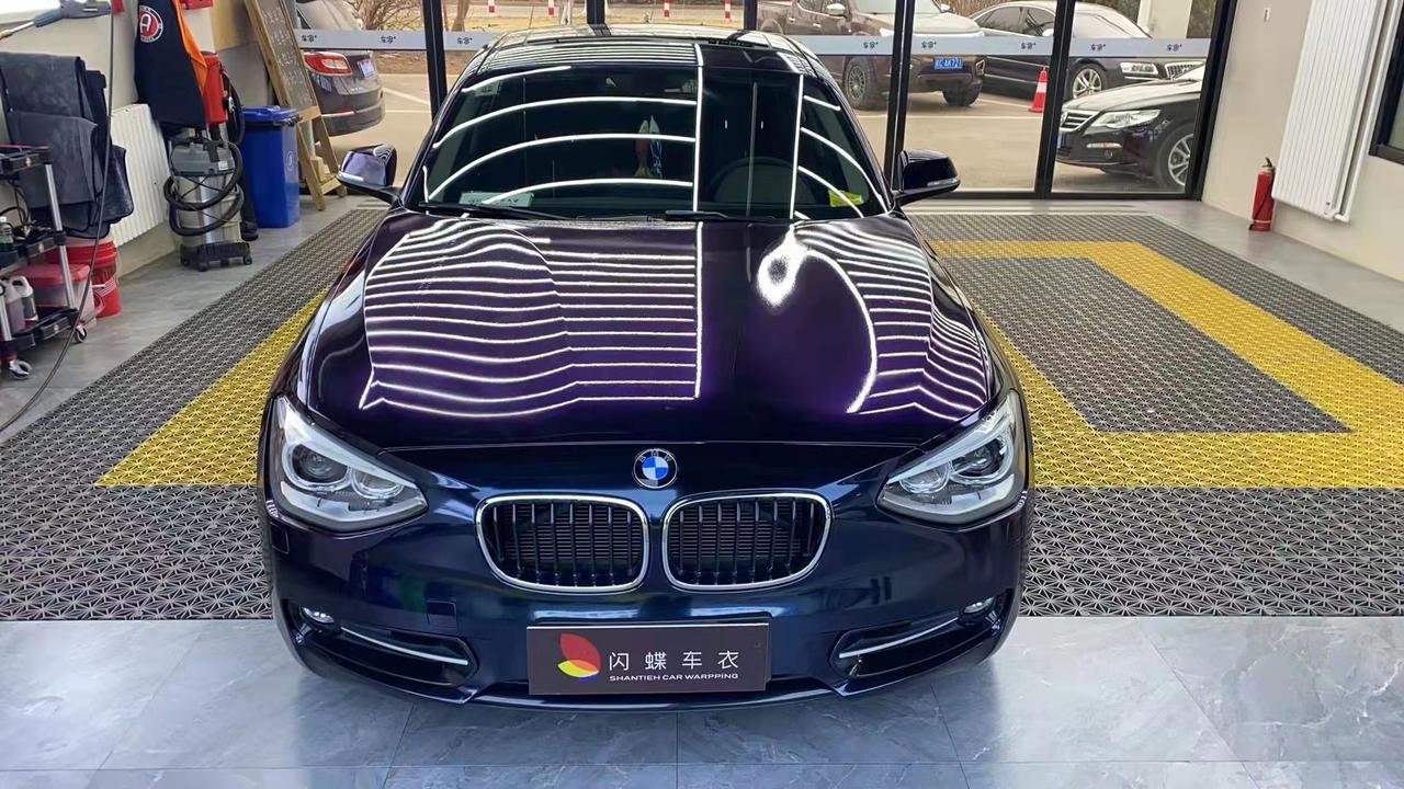 春天的颜色璀璨午夜蓝宝马118i汽车贴膜汽车改色宝马
