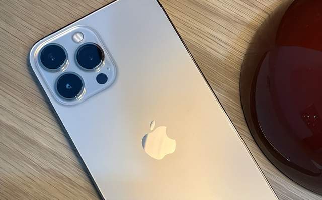 iPhone14 Plus是wifi6传输数据吗？iPhone14 Plus显示亮度是多少