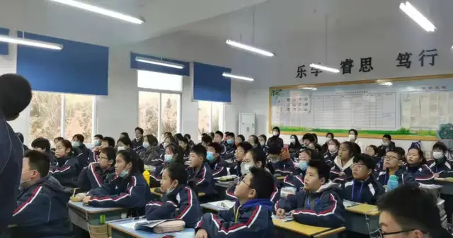 曾都区实验中学黄兴华：培养自主管理能力 激励学生自主成长黄兴华,班级管理模式