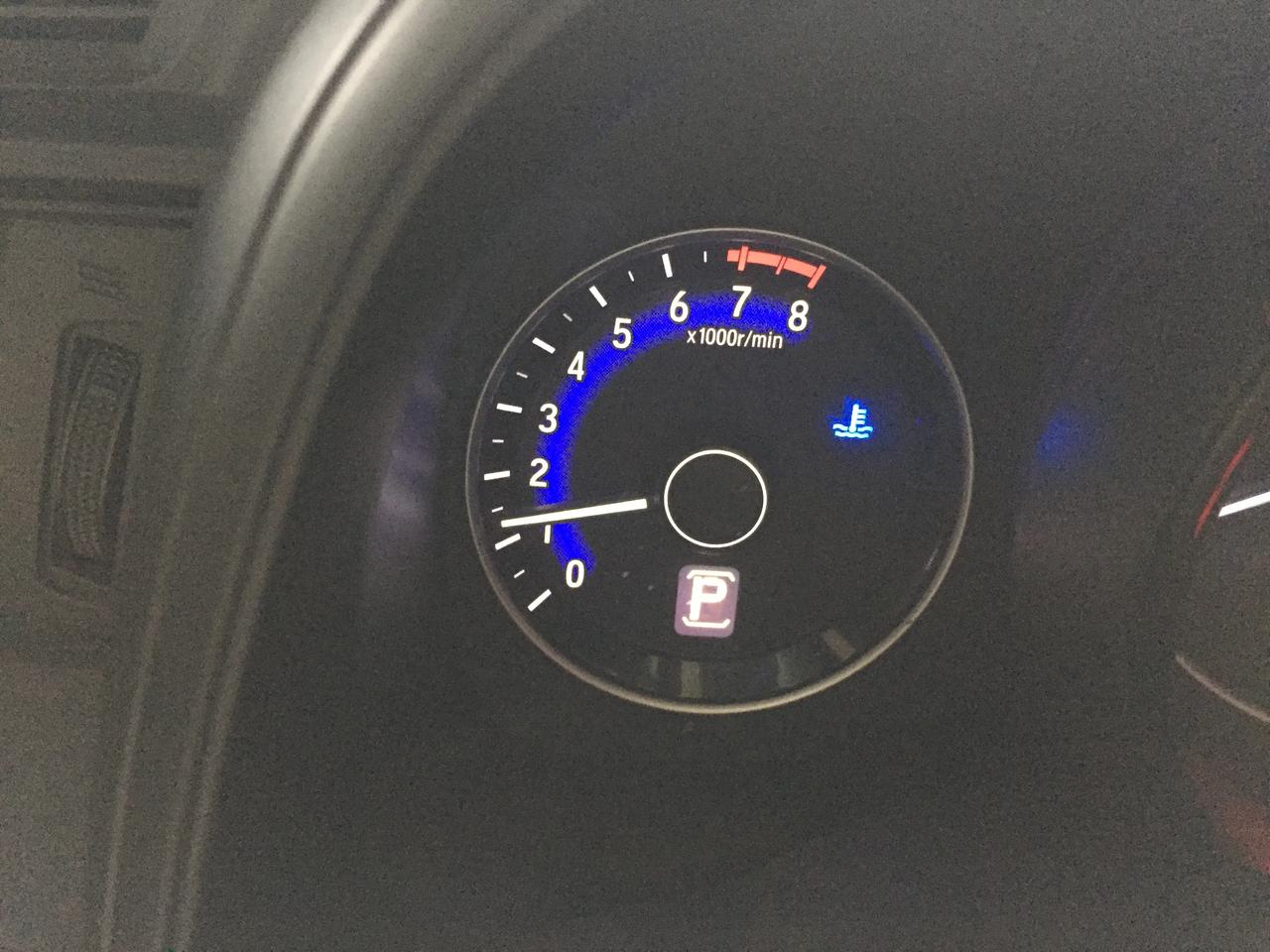 注意你车上的低温警示灯 最近气温下降的很快,今天开车看仪表