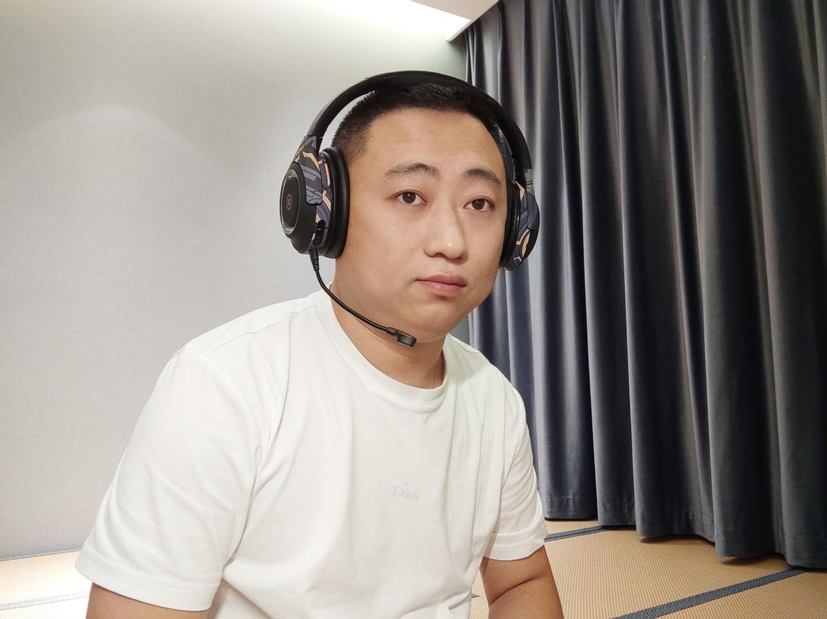 颜值超高而且可便携折叠的高保真深海之声蓝牙耳机