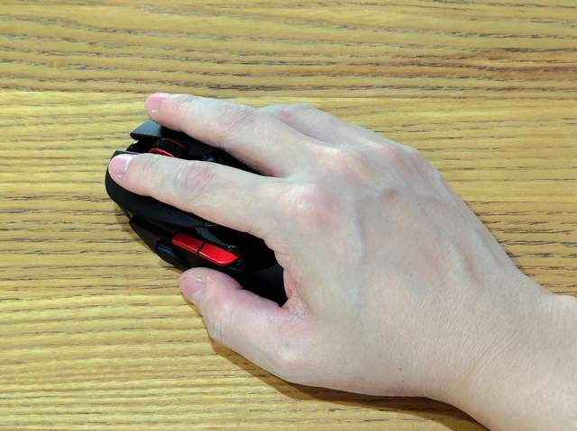 雷柏VT960S无线游戏鼠标，开启OLED屏幕+RGB灯酷炫游戏新体验