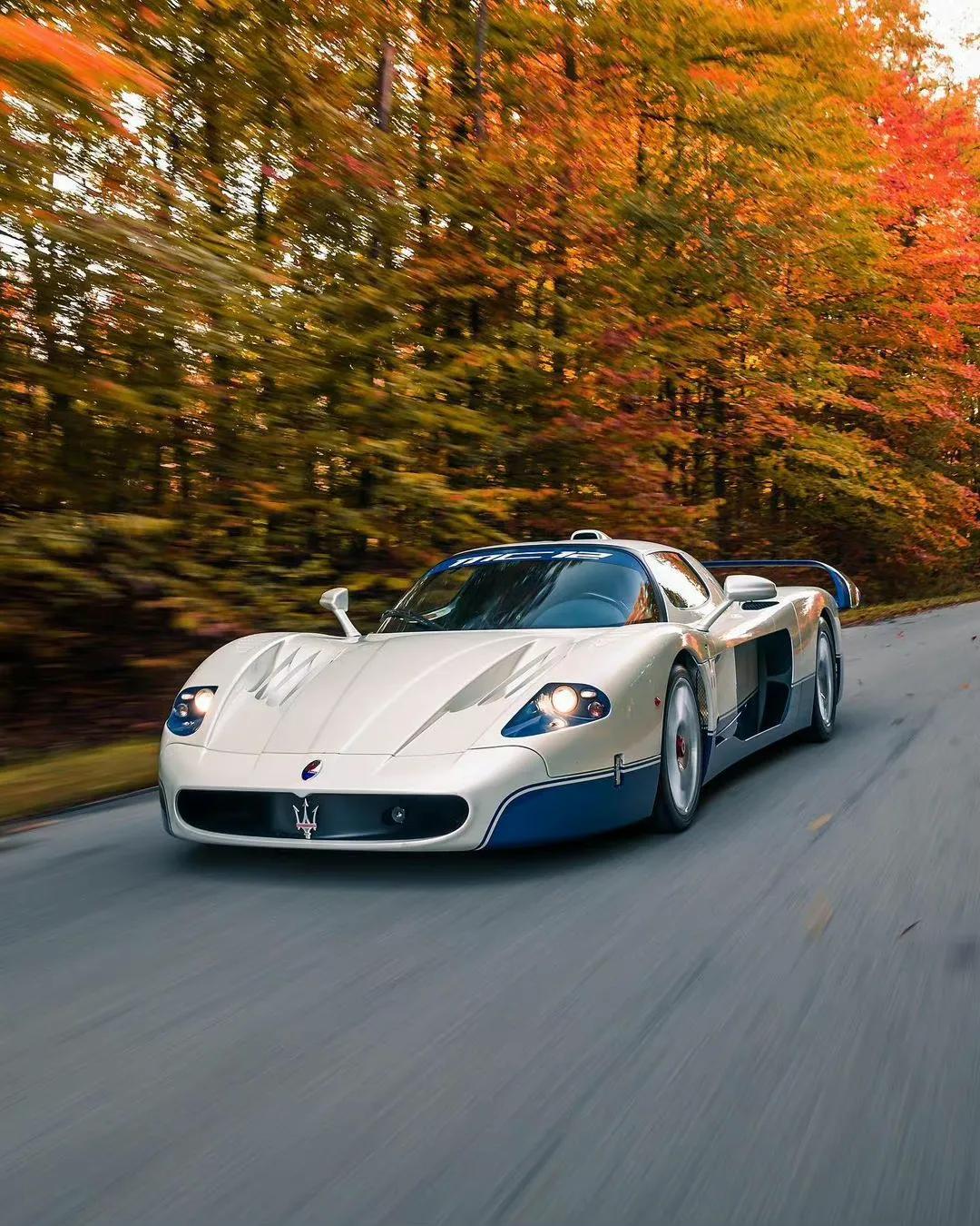 玛莎拉蒂mc12日照头条豪华车