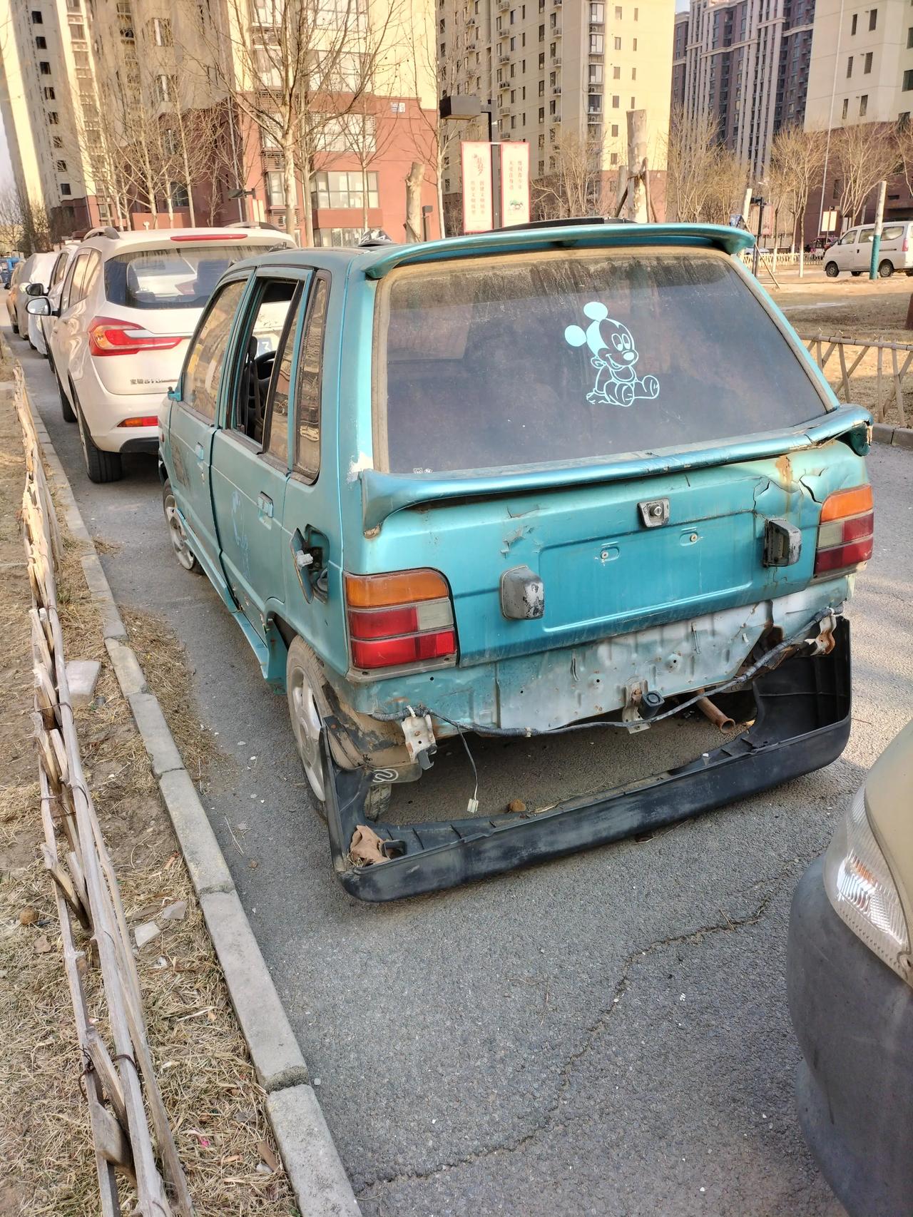 28万元,比桑塔纳2000便宜,也比奥迪便宜.我是真喜欢奥拓汽车.