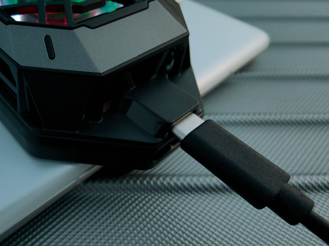 北通千机寒手机散热器，三种模式精智控温，游戏党必备