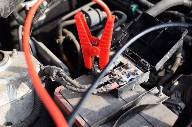 在网上选了一个月的汽车应急电源，最后我入手了autowit超级电容应急电源