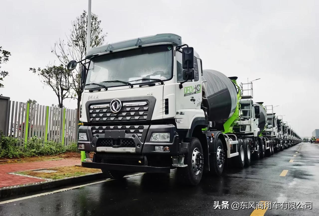 品牌向上中联重科东风商用车全球合规最轻搅拌车交付仪式圆满礼成祝