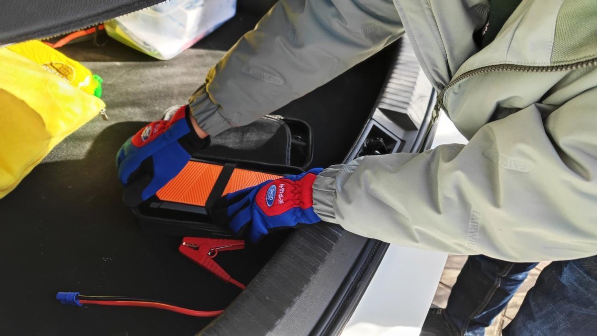 北方有车一族冬天必备的Autowit汽⻋应急电源