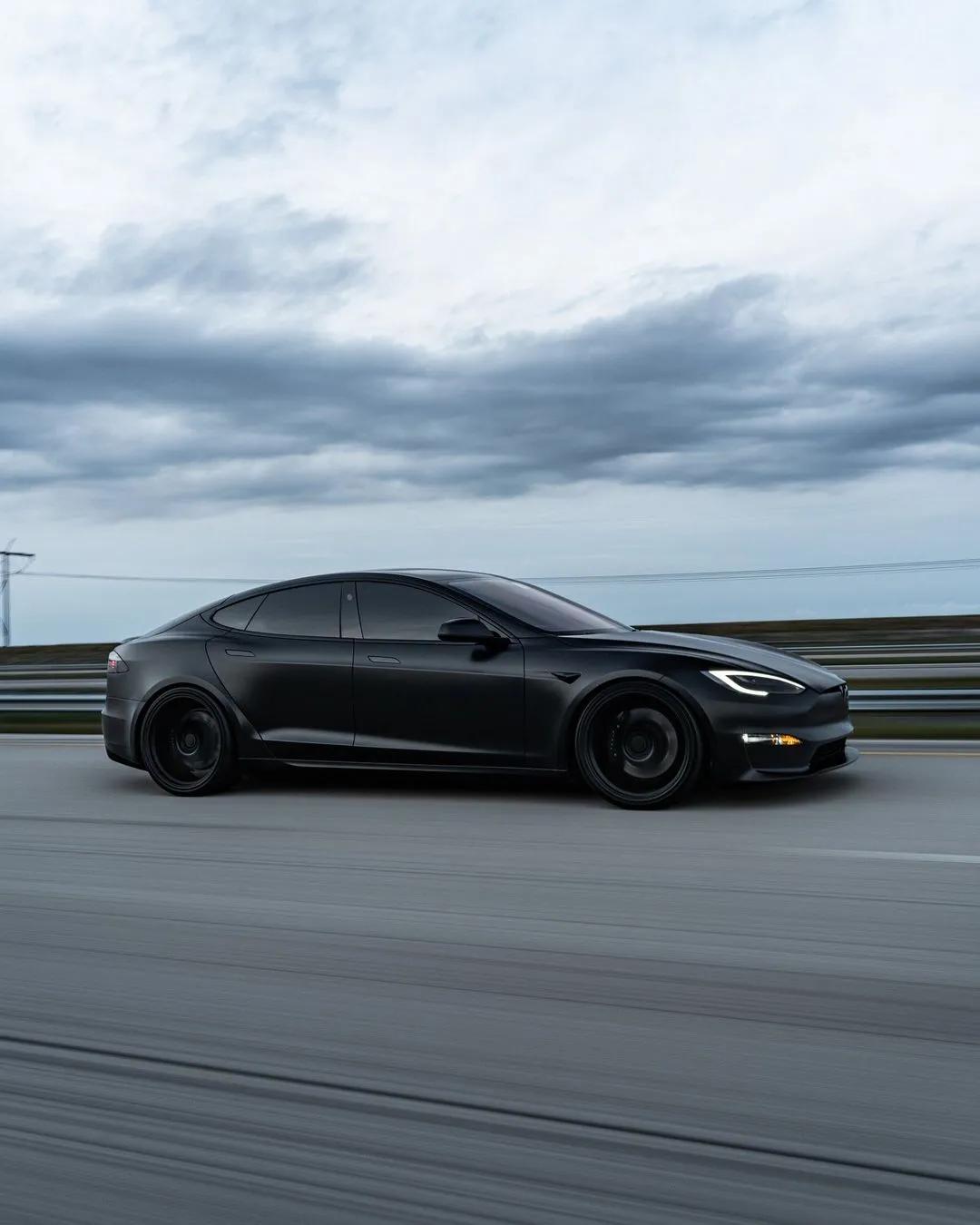 teslamodelsplaid电动黑武士改车吧特斯拉