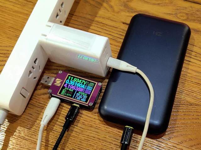 年终好物推荐：一个顶多个，ORICO 100W氮化镓充电器上手实测