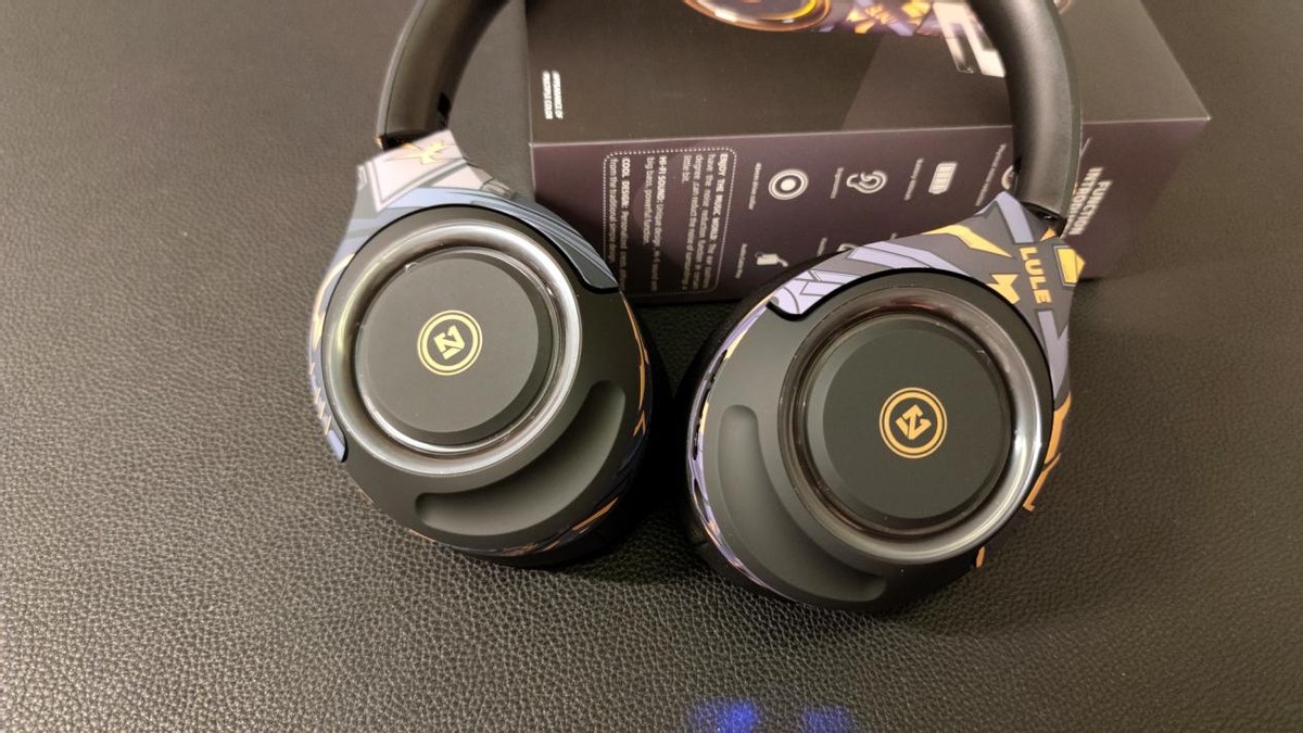 颜值超高而且可便携折叠的高保真深海之声蓝牙耳机