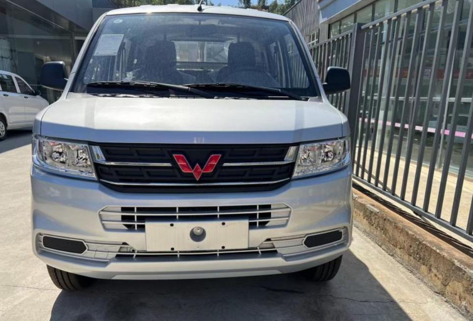 时隔3年,五菱荣光老车主再花6万多入手新款五菱工具车,感觉有