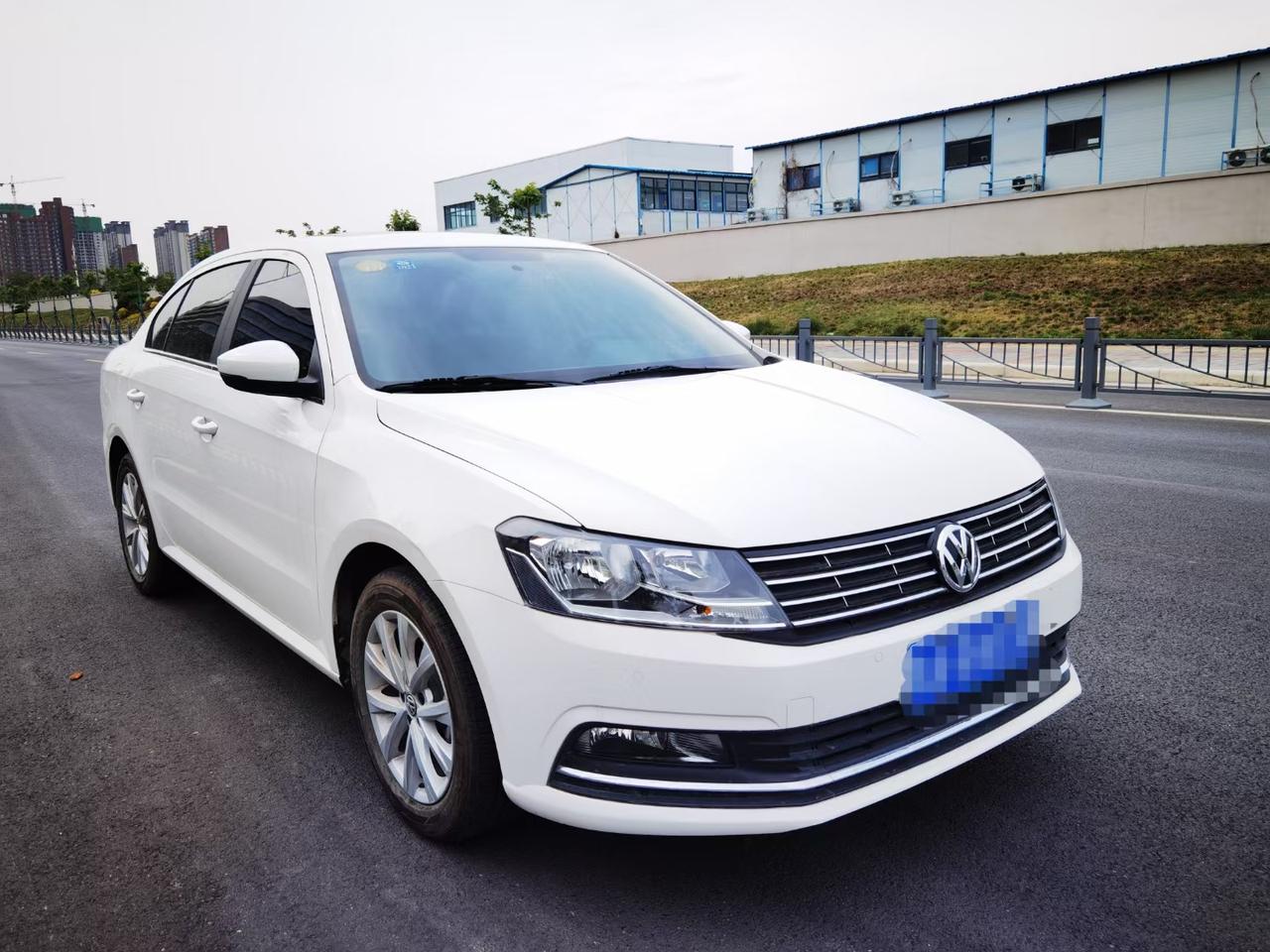 18年大众朗逸16l自动舒适版新车裸车1339万款一键启动实表1万公里原版