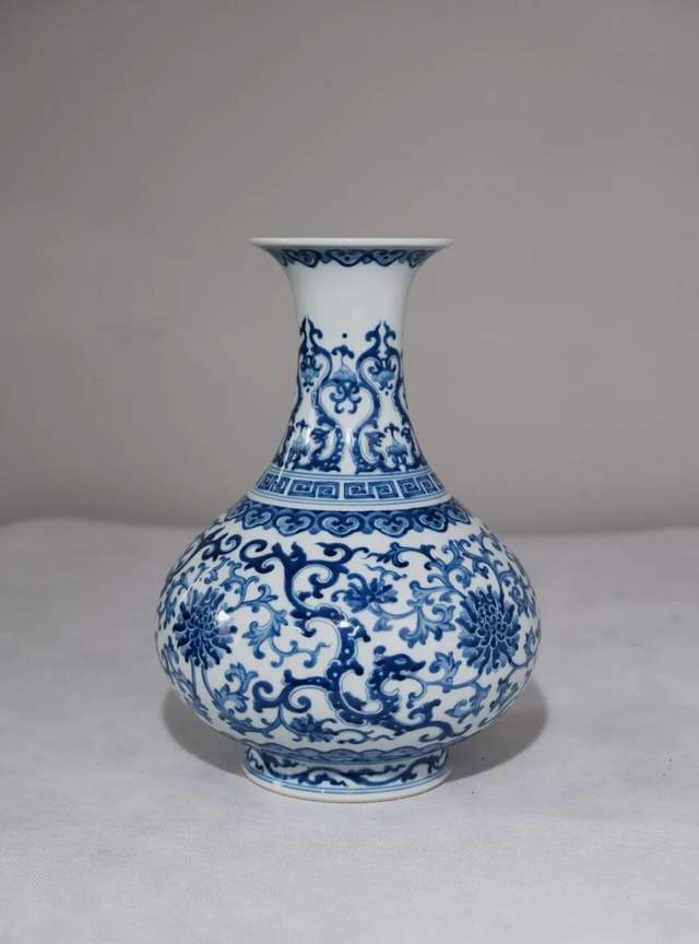 从青花发色鉴别清三代青花瓷 - 久鼎拍卖网