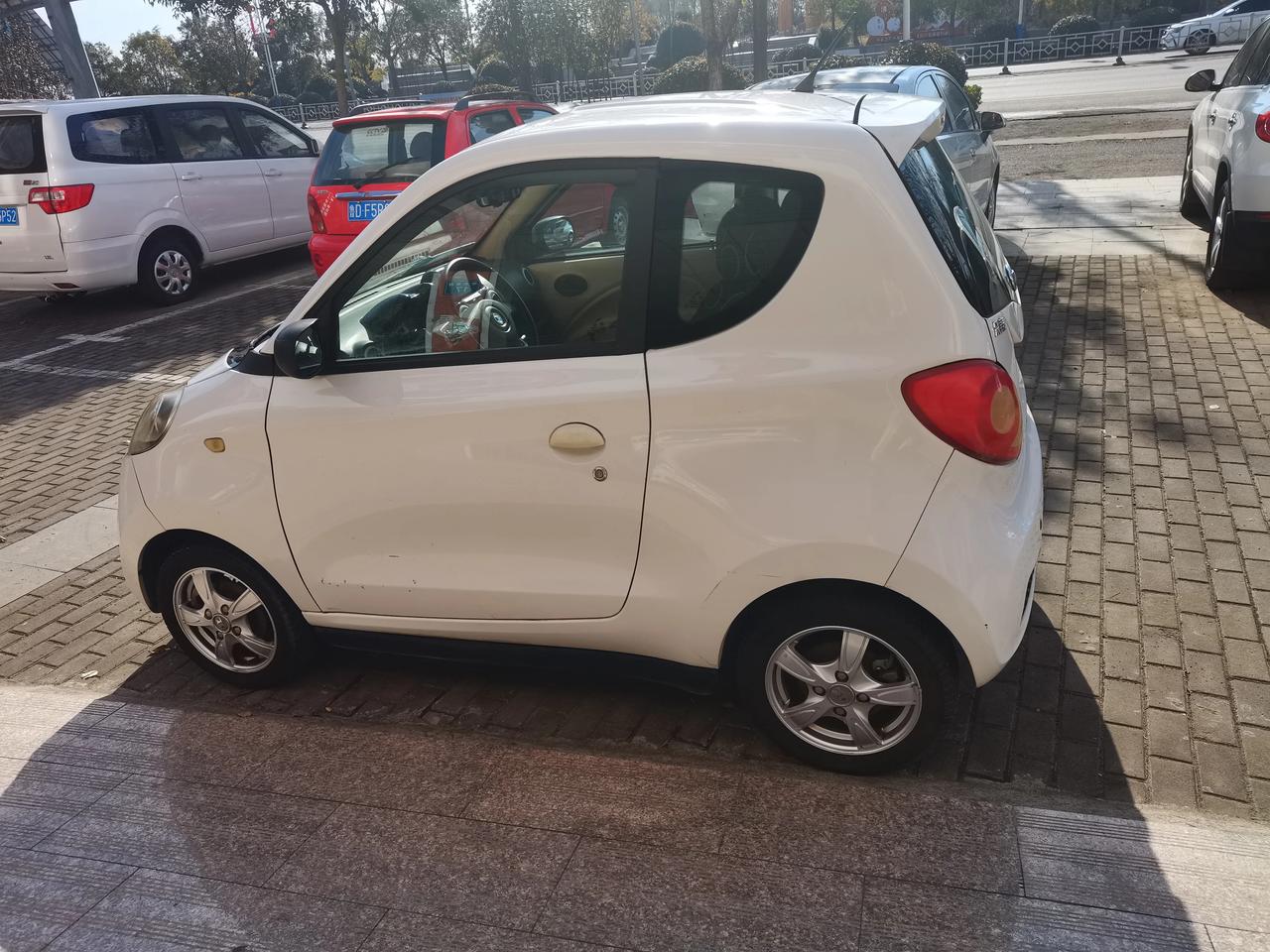 15年底上牌众泰知豆301c车况原版原漆实表1万多公里