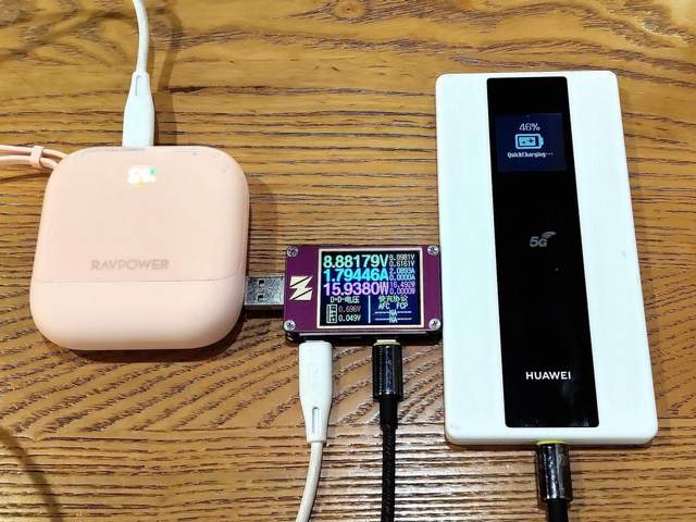 RAVPower自带线充电宝：圆润怡人设计，专为女性用户贴心而打造