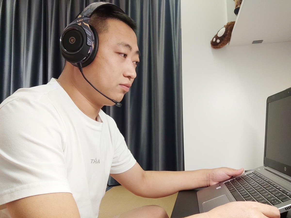 颜值超高而且可便携折叠的高保真深海之声蓝牙耳机