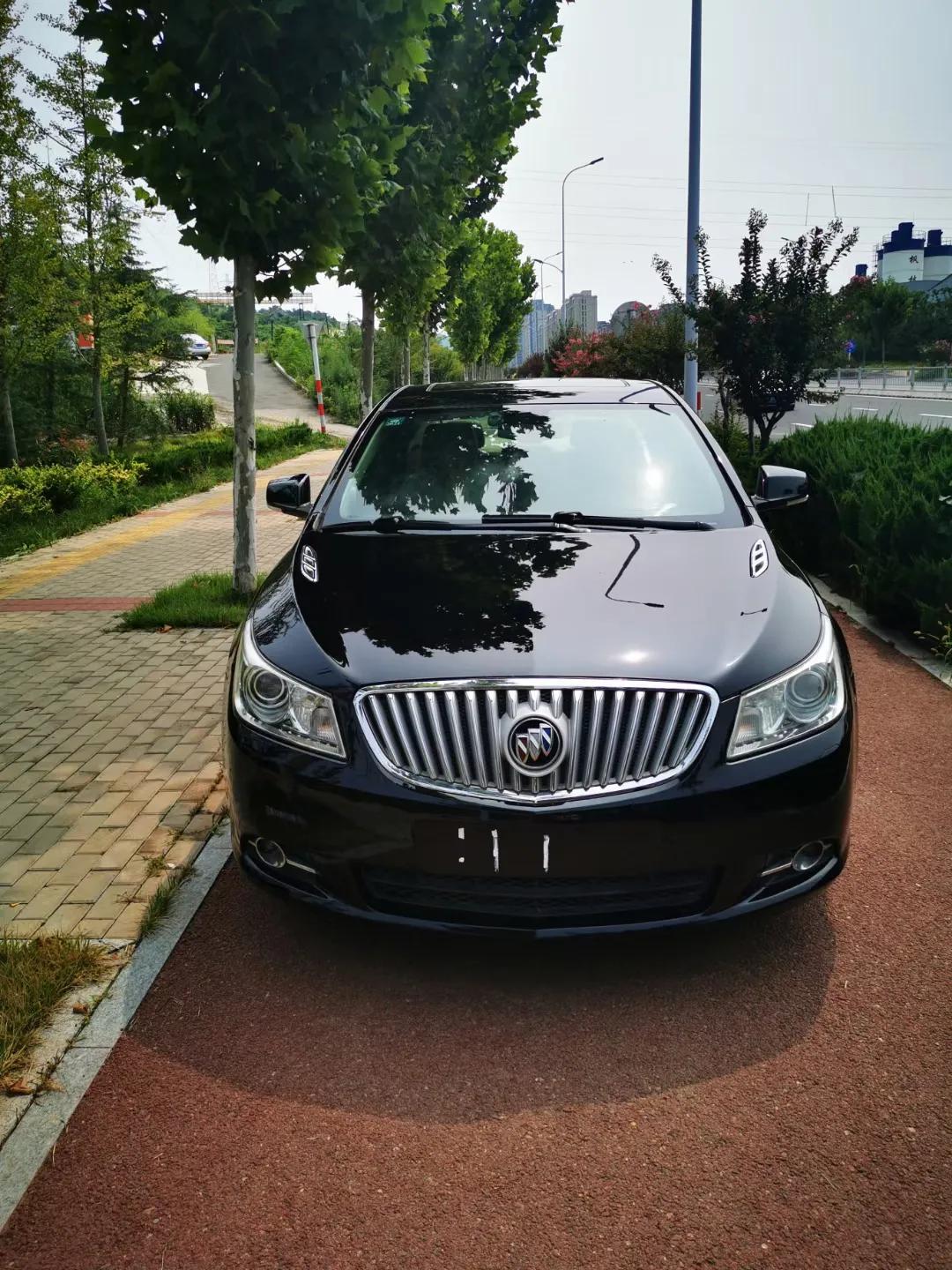 12年别克君越原版无事故无更换件车况非常好九万八千多公里明盘51万