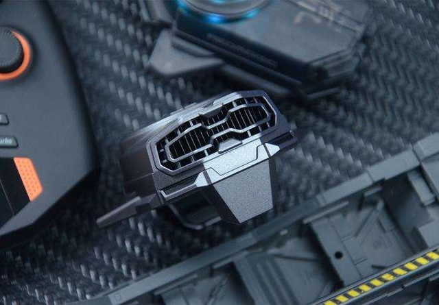 面对标！都是散热器为什么红魔涡轮散热背夹比黑鲨更强？