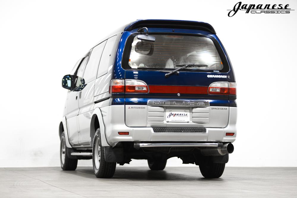 这是一台来自国外二手车网站的1996年三菱得利卡l400,外