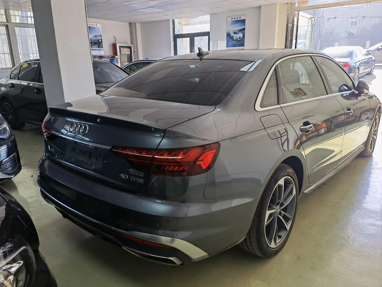 20年奥迪a4l战斗灰颜色游艇档把液晶仪表全车氛围灯后排独立的空调出