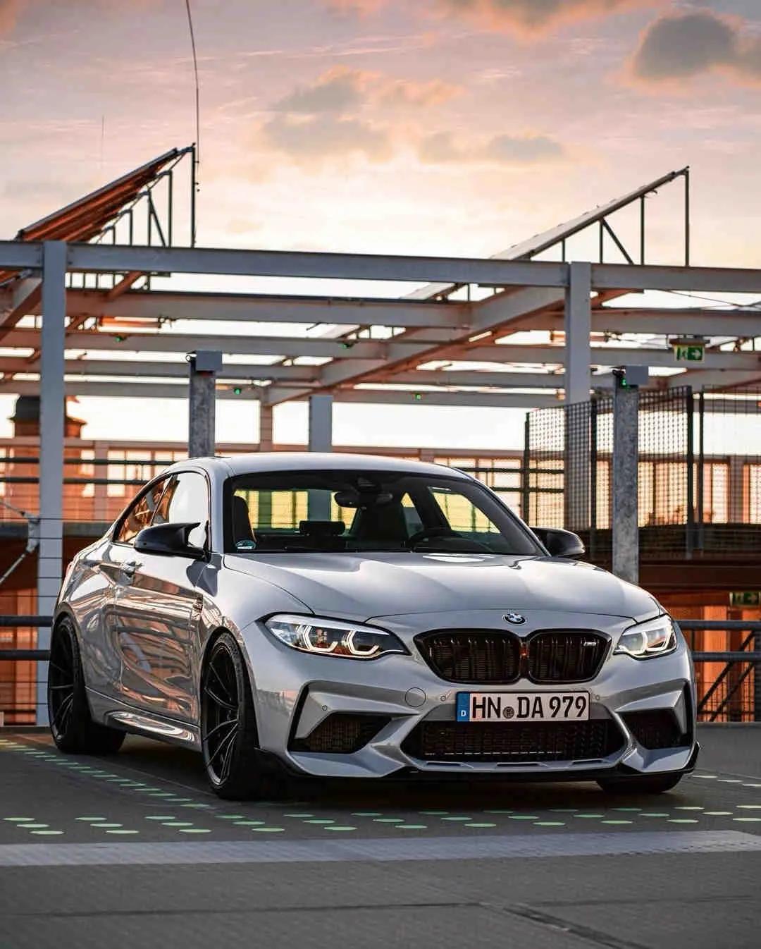 宝马m2c这小小的性能车性能迷们谁顶得住