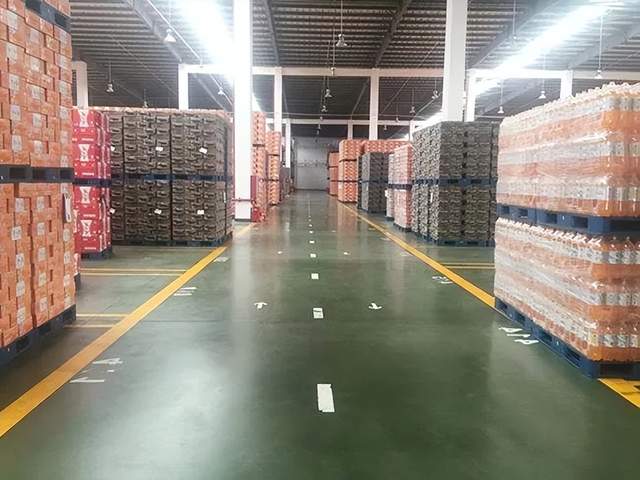 金刚砂地坪3_金刚砂耐磨地坪,耐磨地坪施工,耐磨地坪材料,金刚砂,喷砂