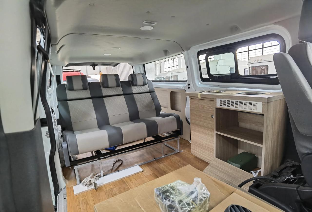 福特新全顺床车改造进入收尾阶段一直在收尾阶段