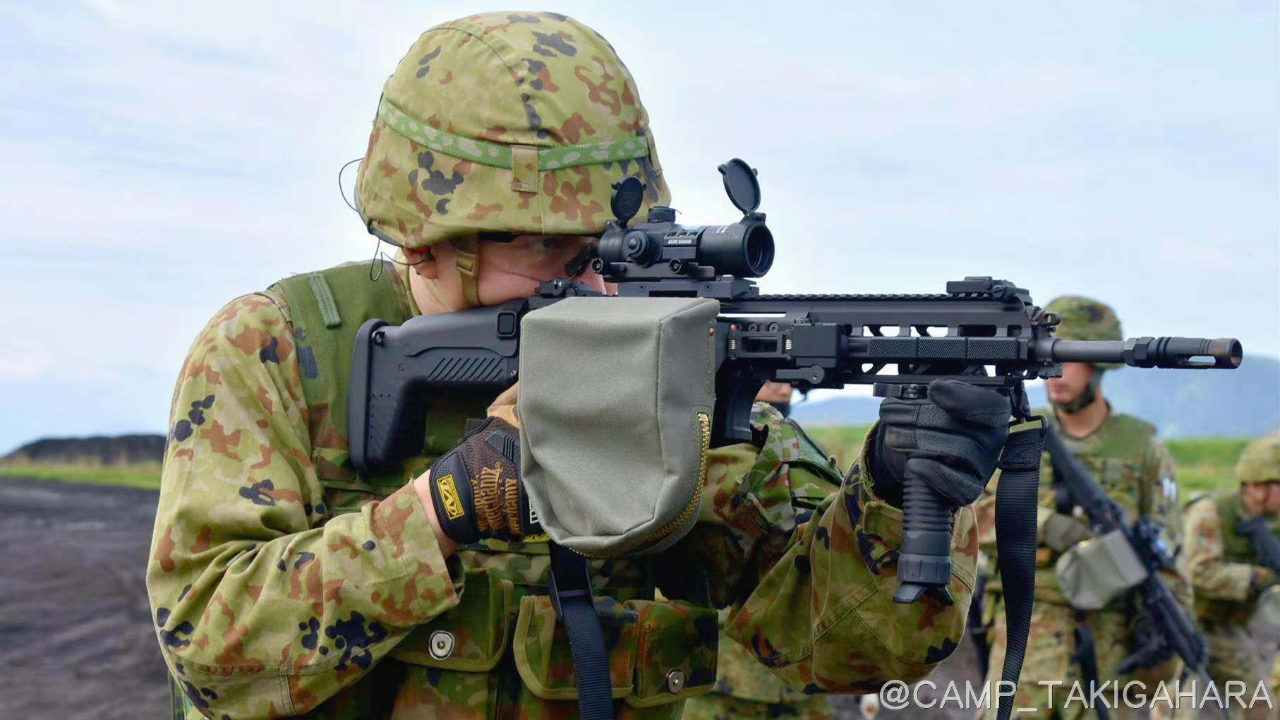 綜合近半年的新聞 感覺日本陸上自衛隊普及式5 56mm自動步槍的速度很快啊 畢竟也是工業大國 這種輕武器量産起來速度 天天看點