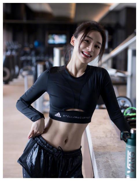 正确练习马甲线的方法是什么，马甲线训练技巧（雕刻好看的马甲线身材）