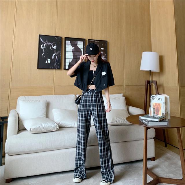 格子裤怎么搭配上衣，格子裤怎么搭配上衣夏天（比裙子时髦、比短裤好穿）