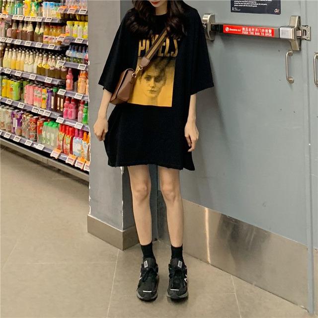 时尚短袖衫搭配女，夏天“短袖”强势出街