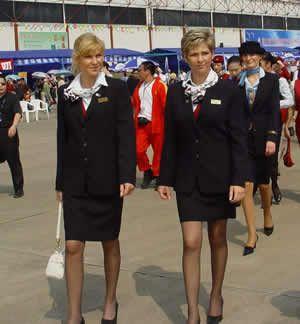 美国完美劫机案是怎么回事，美国飞机抢劫案（勒索20万美元从3000米一跃而下）