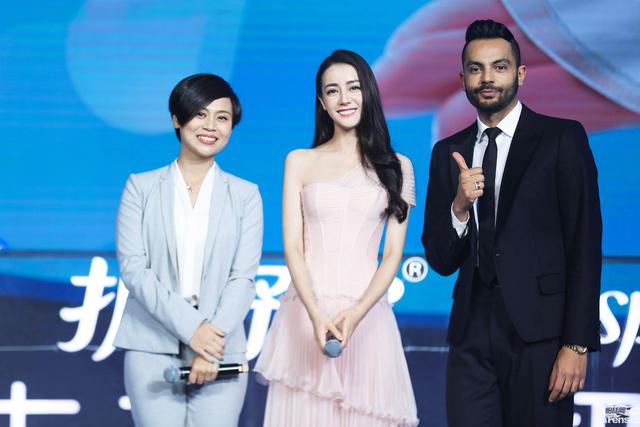 “女神”迪丽热巴现身水立方仙气飘飘 第5张 “女神”迪丽热巴现身水立方仙气飘飘 第5张