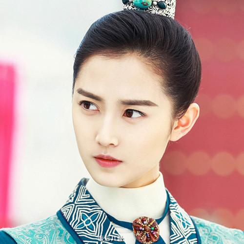 相比彭豆豆,陈钰琪就属于第一眼美女了,唐嫣曾说:陈钰琪安安静静坐在