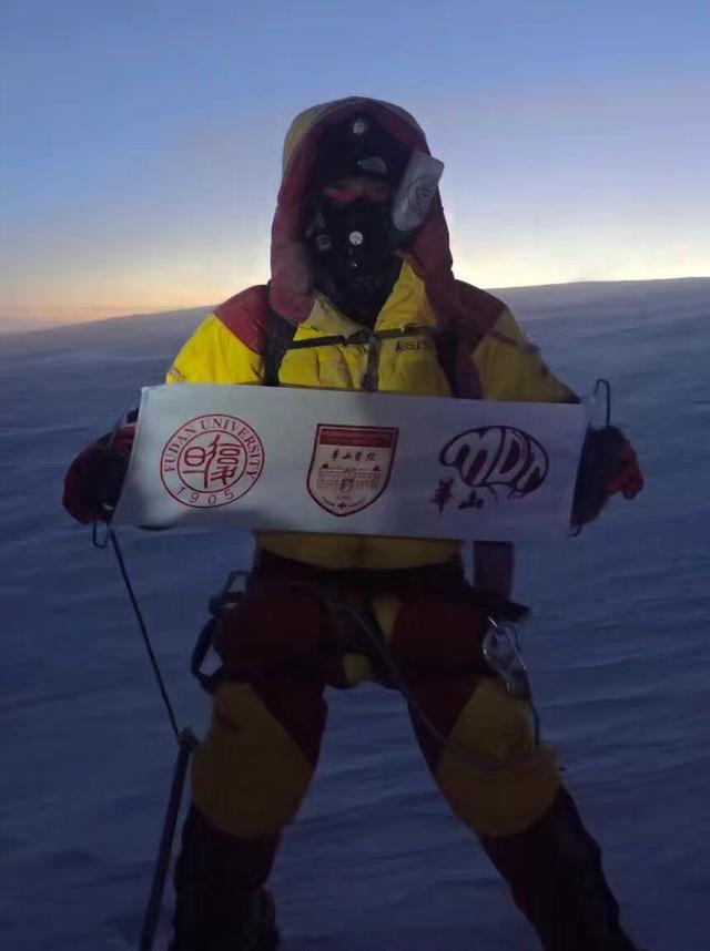 做手术 登雪山  吴秀波原型原来是他