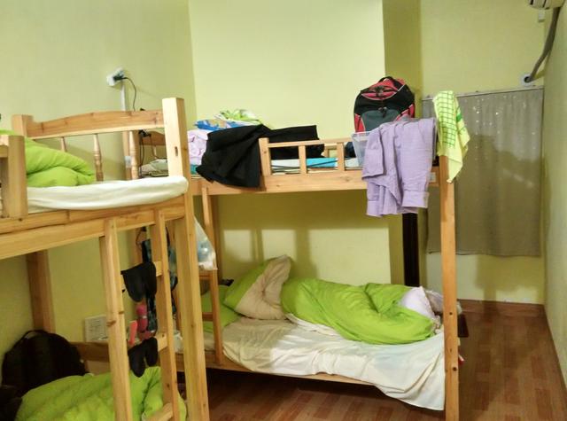 第一次住青旅遇男女同宿,两兄弟密谋半宿_两性生活