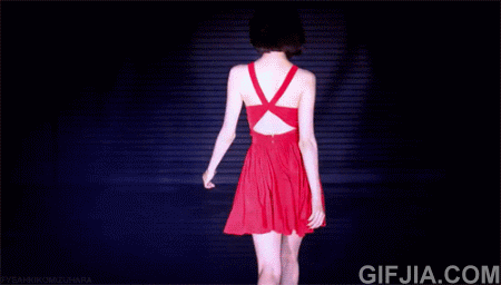 热哥美女gif动图15张：心跳加速就会变透明的裙子