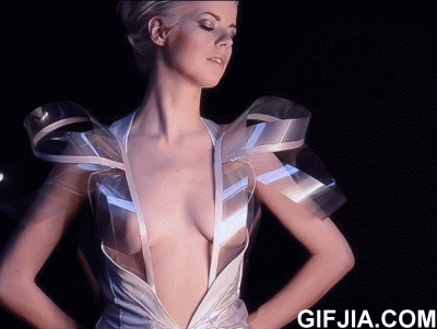 热哥美女gif动图15张：心跳加速就会变透明的裙子