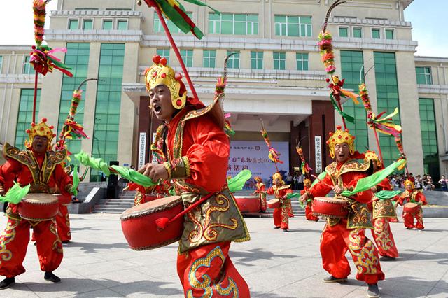东北秧歌小看戏邢台市隆尧县举办非物质文化遗产展演活动