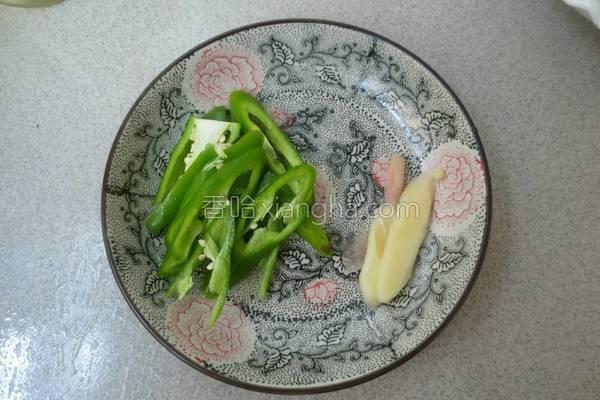 老年人吃杏鲍菇的坏处（杏鲍菇炒青椒）(4)