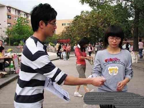 [大菠萝万群转播]，发传单加微信的技巧