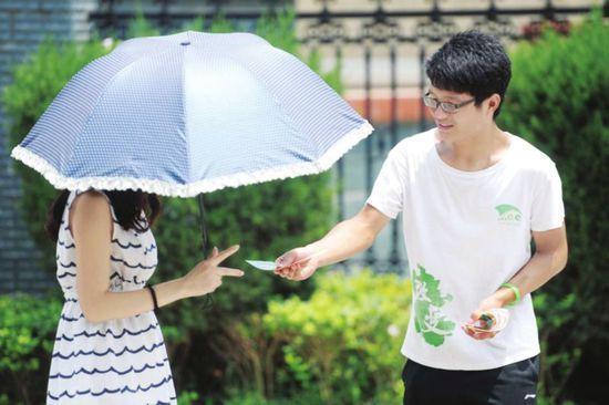 [大菠萝万群转播]，发传单加微信的技巧