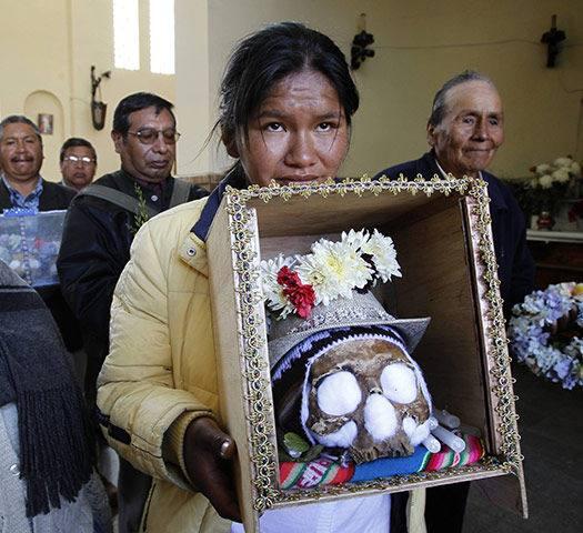 另类的两种祭祖仪式：玻利维亚“头骨祈福日”和印尼“赶尸节”